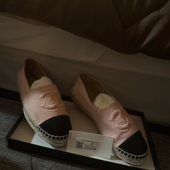 Chanel Espadrilles (serious inquiries).Lightly worn-in pristine condition - Picture 5 of 6